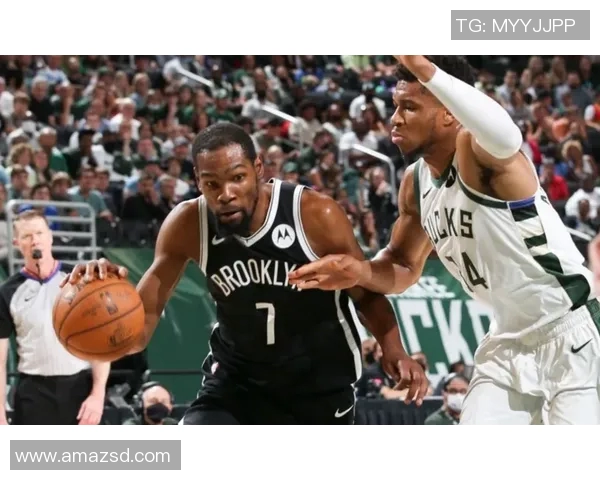 篮网与雄鹿激战正酣微博热议球星表现与战术分析