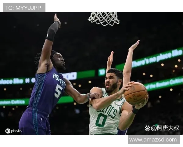 骑士与凯尔特人激战正酣比分悬念不断引人关注